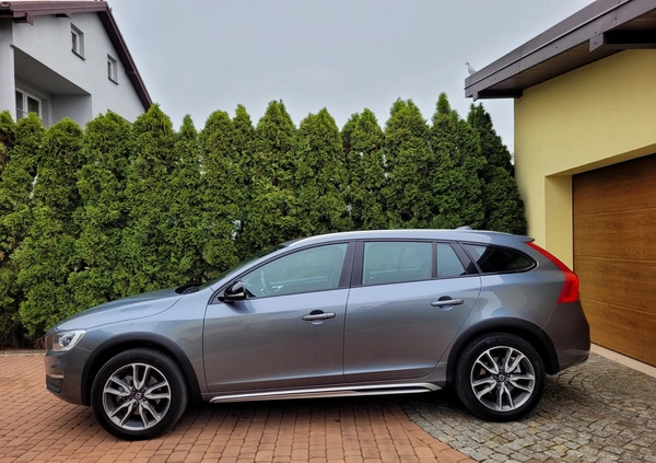 Volvo V60 Cross Country cena 68800 przebieg: 199000, rok produkcji 2017 z Opoczno małe 436